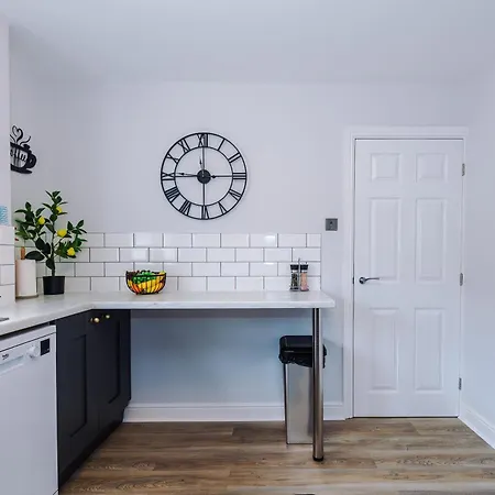 New! Stunning 3-Bed Home In Chester By 53 Degrees Property, Ideal For Groups, Free Parking! Buitenkant foto