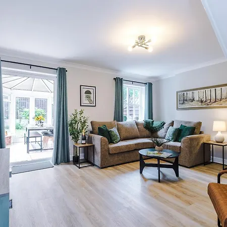 New! Stunning 3-Bed Home In Chester By 53 Degrees Property, Ideal For Groups, Free Parking! Buitenkant foto