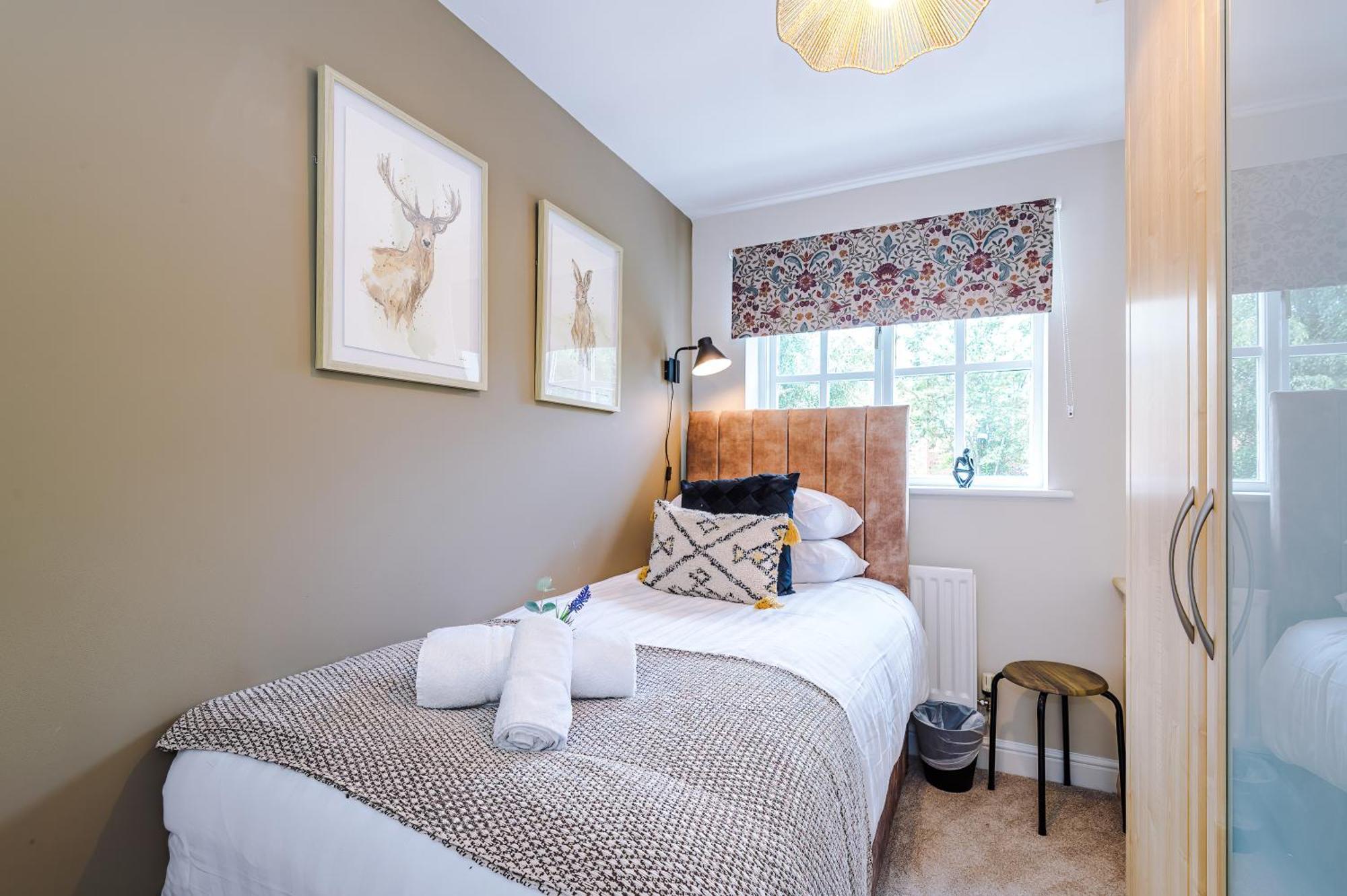 New! Stunning 3-bed In By 53 Degrees Property, Ideal For Groups, Free Parking!
