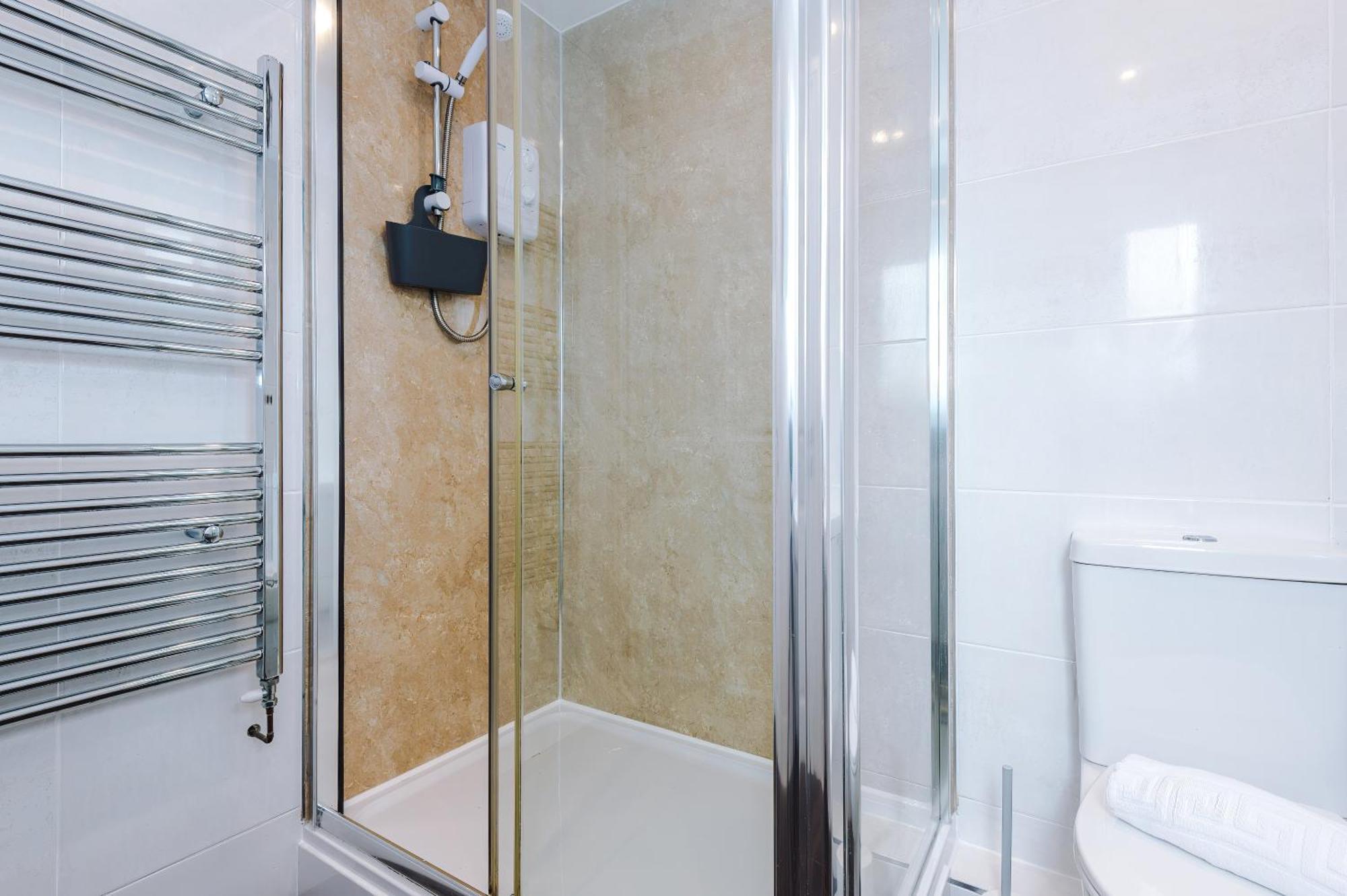 New! Stunning 3-bed In By 53 Degrees Property, Ideal For Groups, Free Parking! * Chester