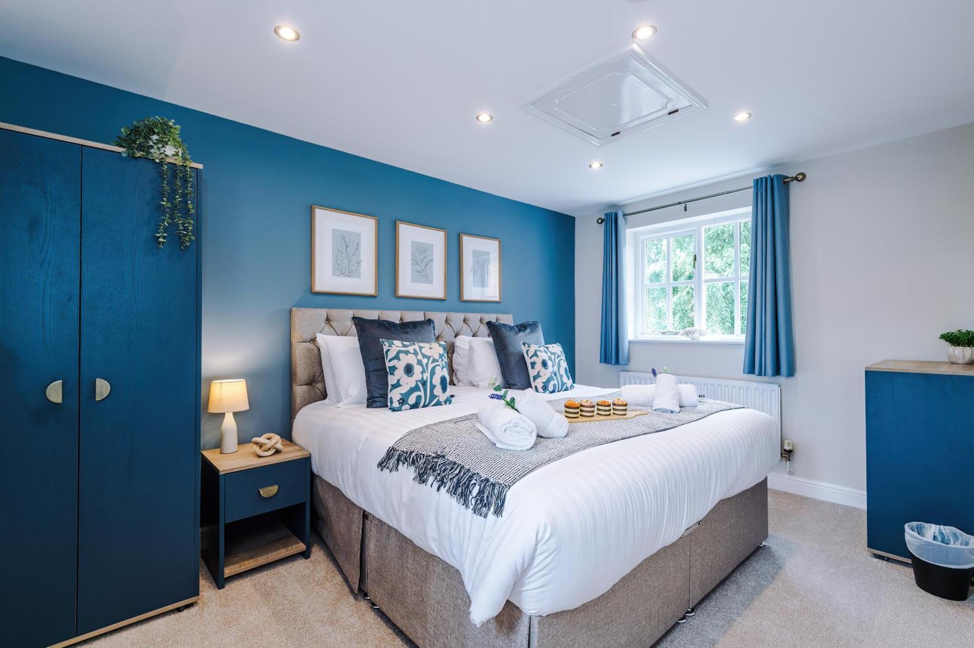 New! Stunning 3-bed In By 53 Degrees Property, Ideal For Groups, Free Parking!