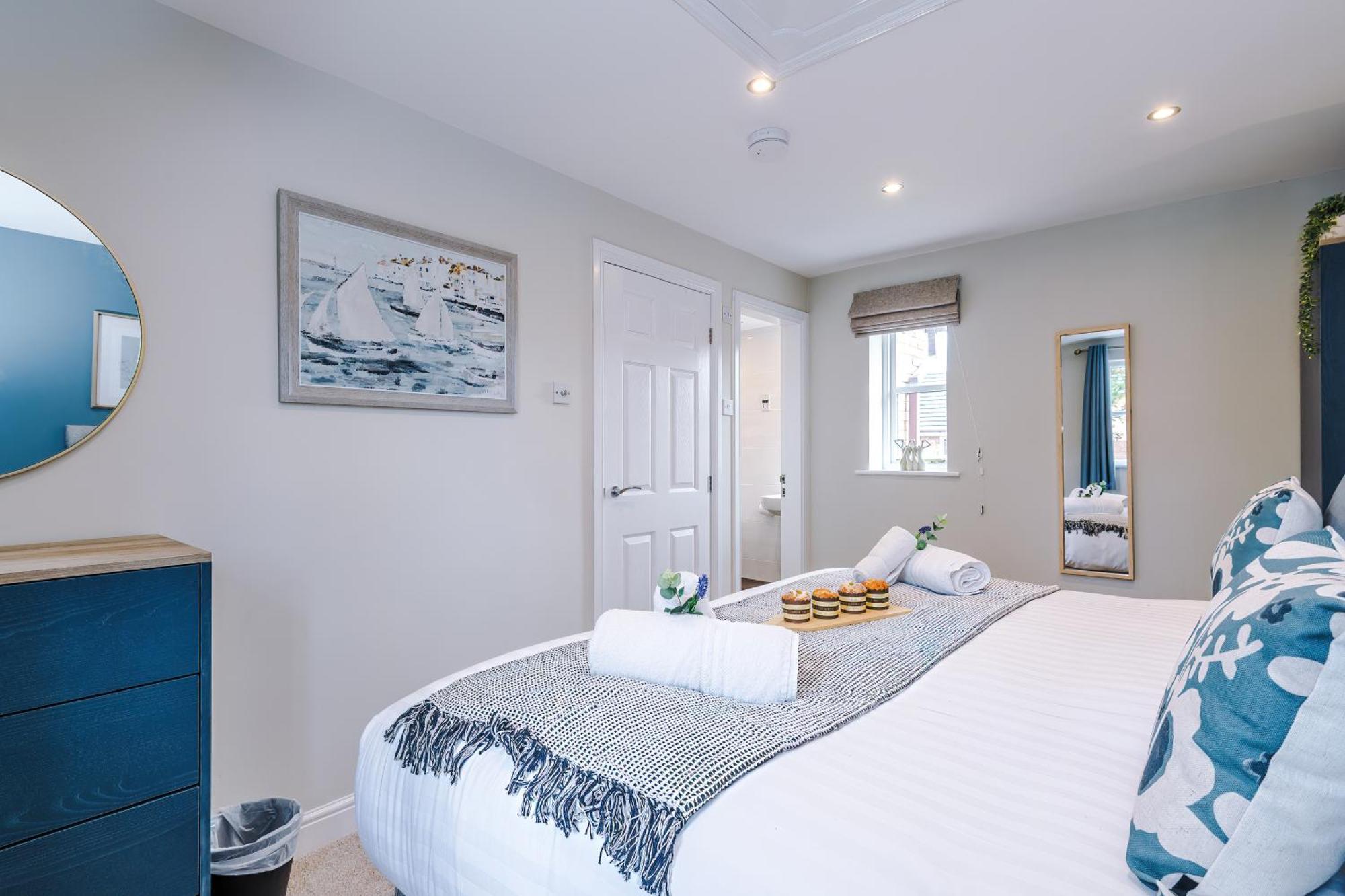 New! Stunning 3-bed In By 53 Degrees Property, Ideal For Groups, Free Parking! * Chester