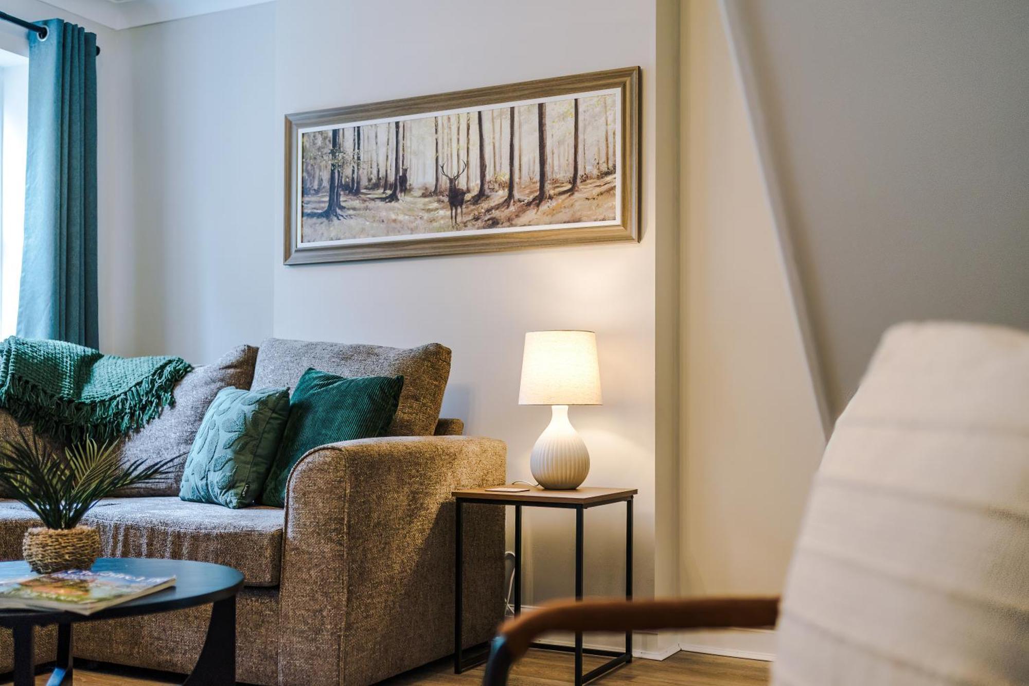 New! Stunning 3-bed In By 53 Degrees Property, Ideal For Groups, Free Parking! Holiday home