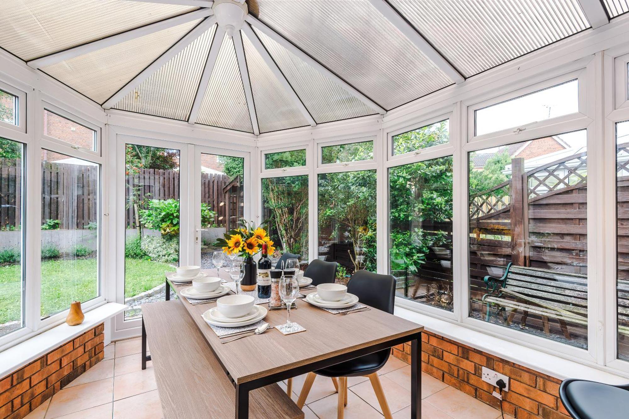 Holiday home New! Stunning 3-bed In By 53 Degrees Property, Ideal For Groups, Free Parking! *